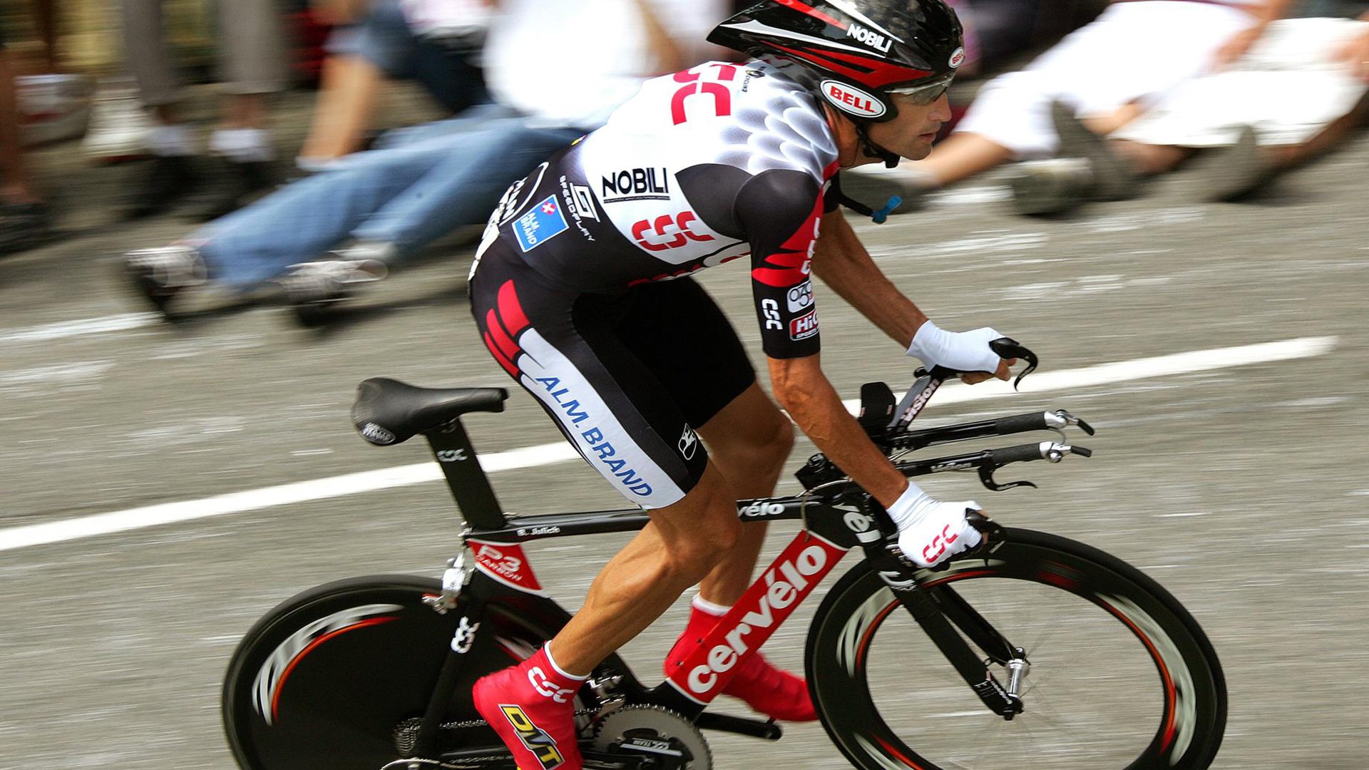 东契奇29+11+10,里夫斯26+11,湖人险胜热火130-120,东契奇总得分能超过詹姆斯吗